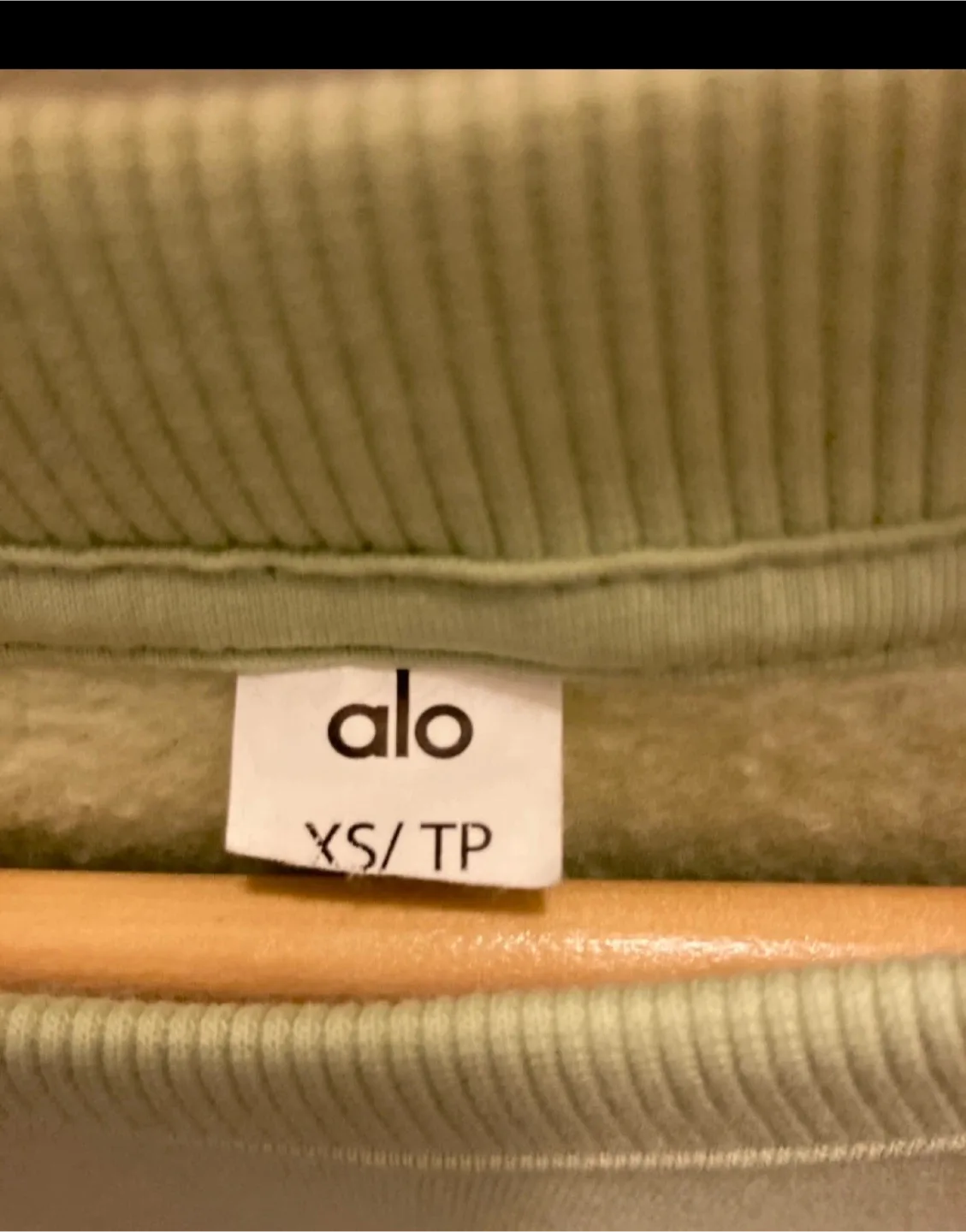 ALO Yoga XS Sweatshirt - Light Green