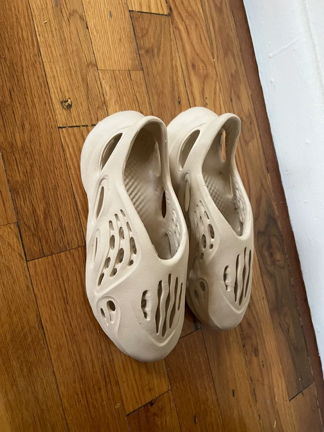 Adidas Yeezy Foam Runner Size 6 image indicator(3)