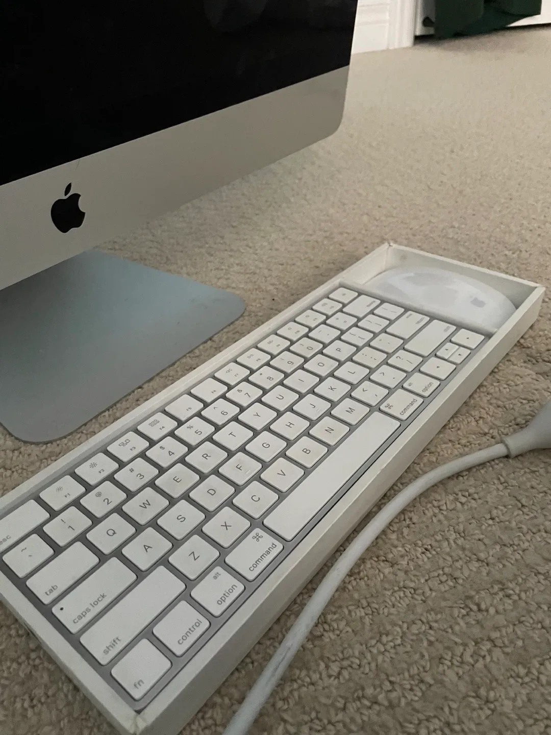 Apple iMac 27in with Magic Keyboard and Mouse image indicator(3)
