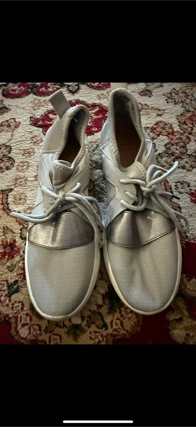 Shoes bundle-4 pairs image indicator(3)