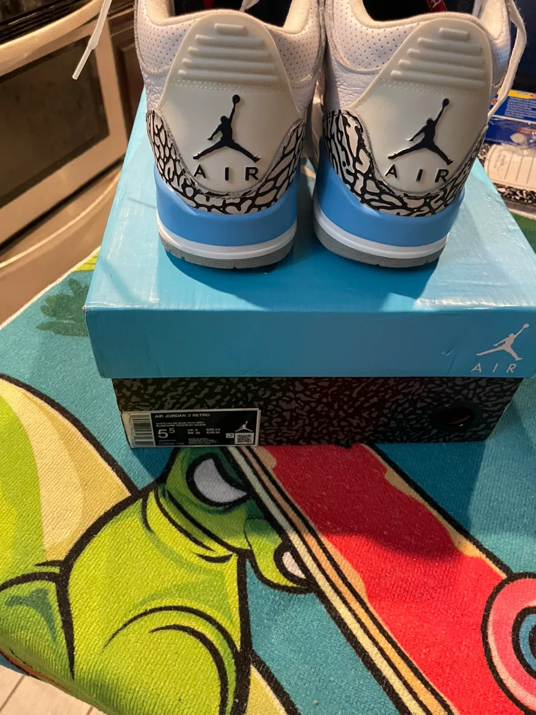 Air Jordan 3 Retro UNC image indicator(2)