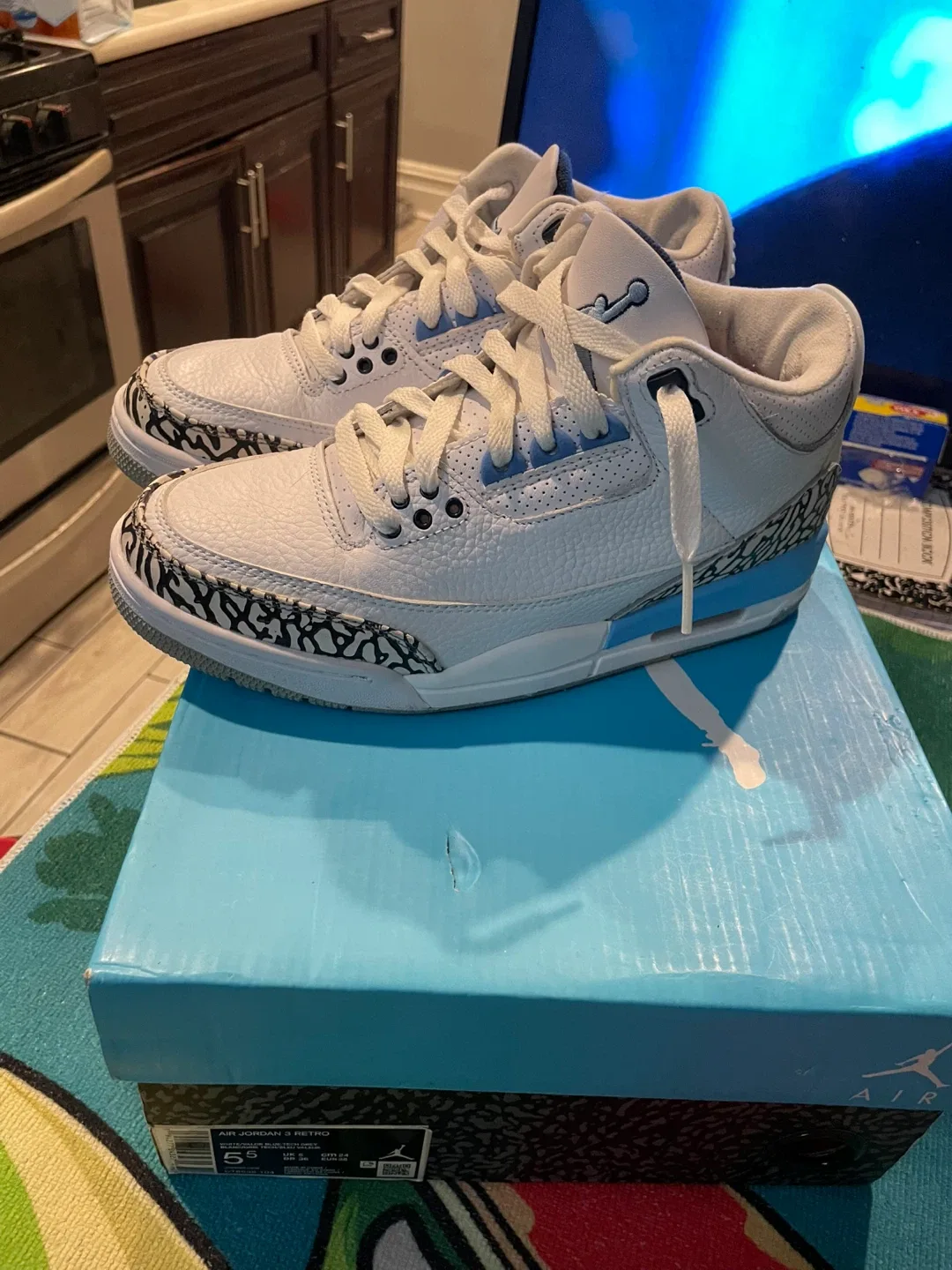 Air Jordan 3 Retro UNC image indicator(8)