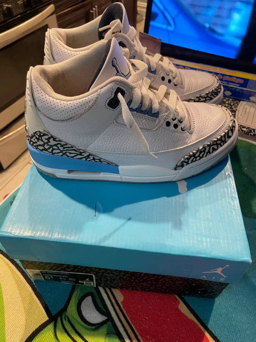 Air Jordan 3 Retro UNC image indicator(9)