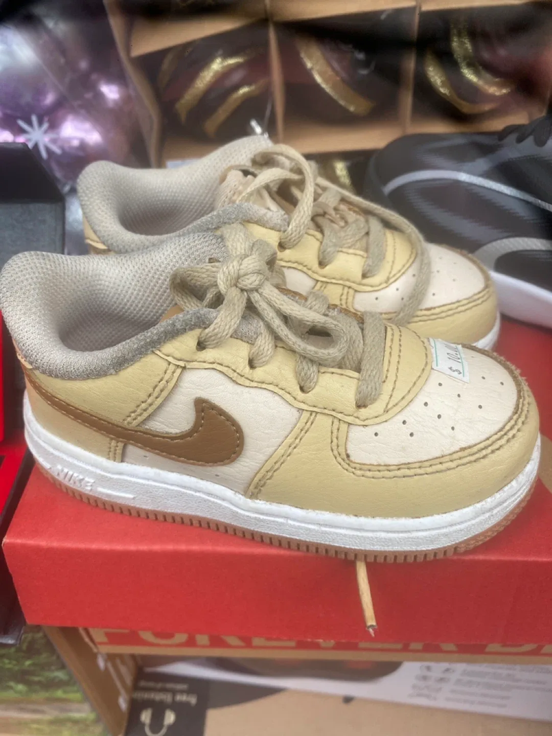 Nike Air Force 1 Toddler Sneakers thumbnail