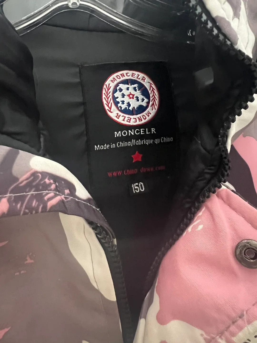 Kids Camo Puffer Jacket - Size 150 image indicator(2)