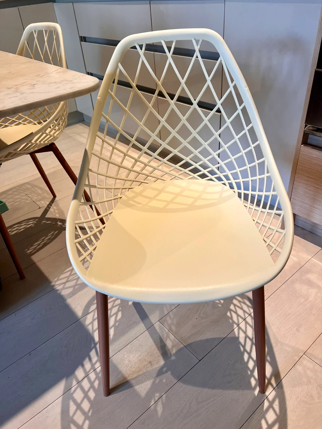 Modern Plastic Dining Chairs