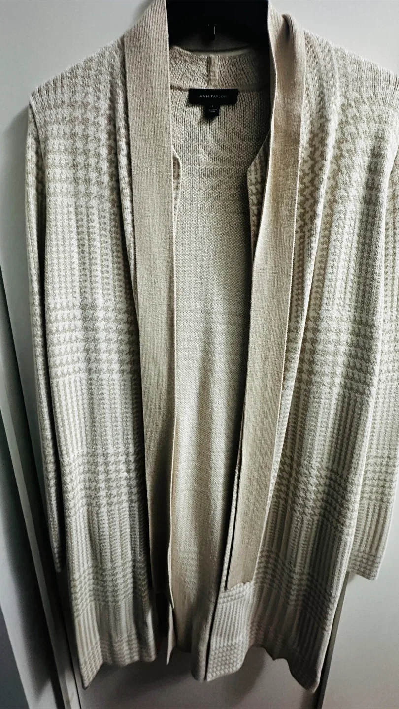 Ann Taylor Beige Cardigan - Size L image indicator(6)