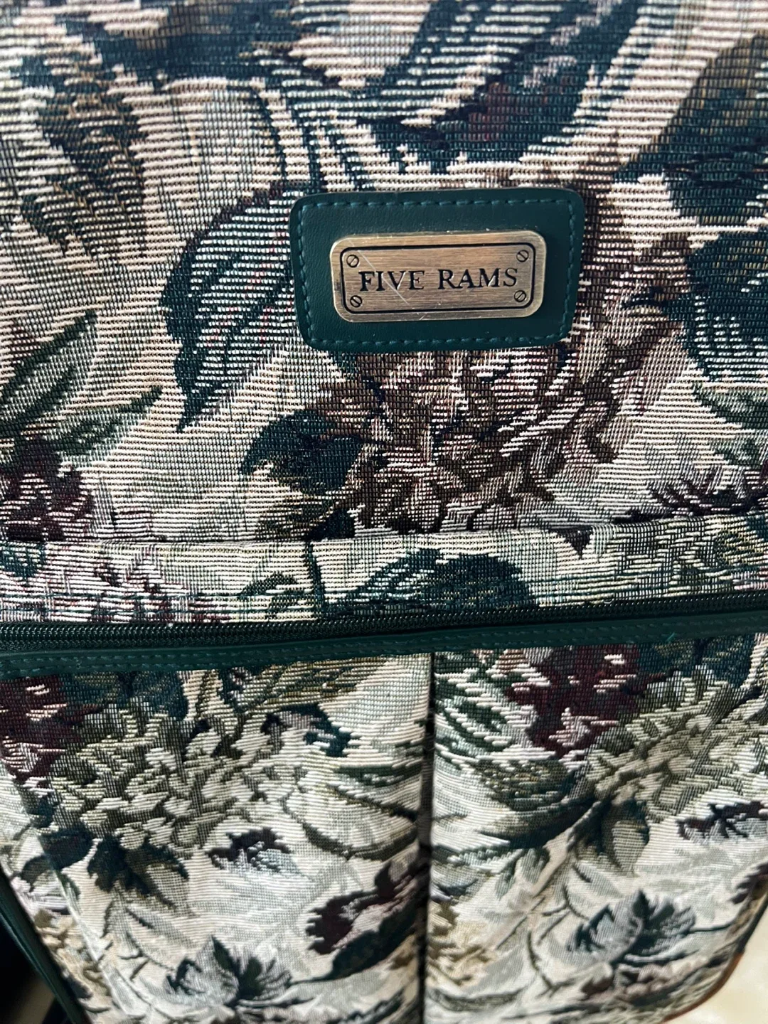 Good quality Carry on suitcase with laptop bag image indicator(2)