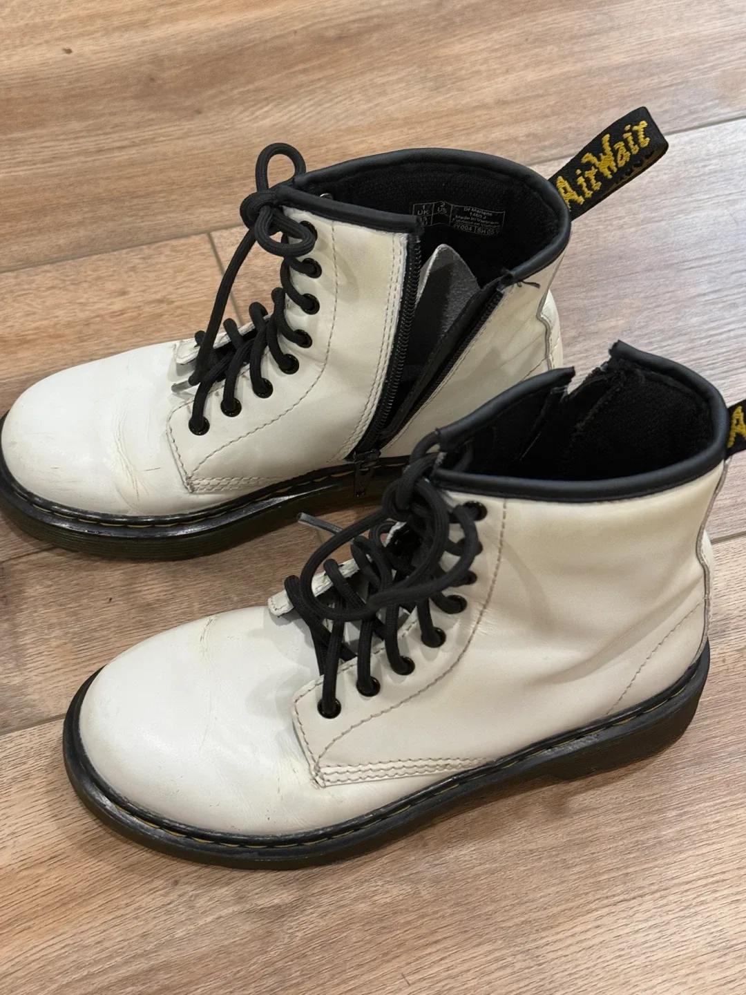 Dr. Martens White Leather Boots image indicator(5)