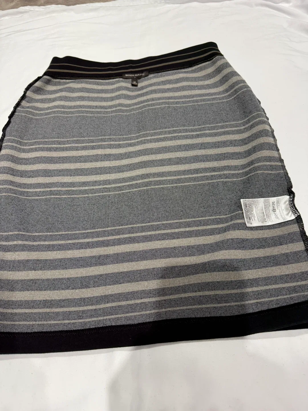 Banana Republic Striped Skirt - Size M image indicator(3)