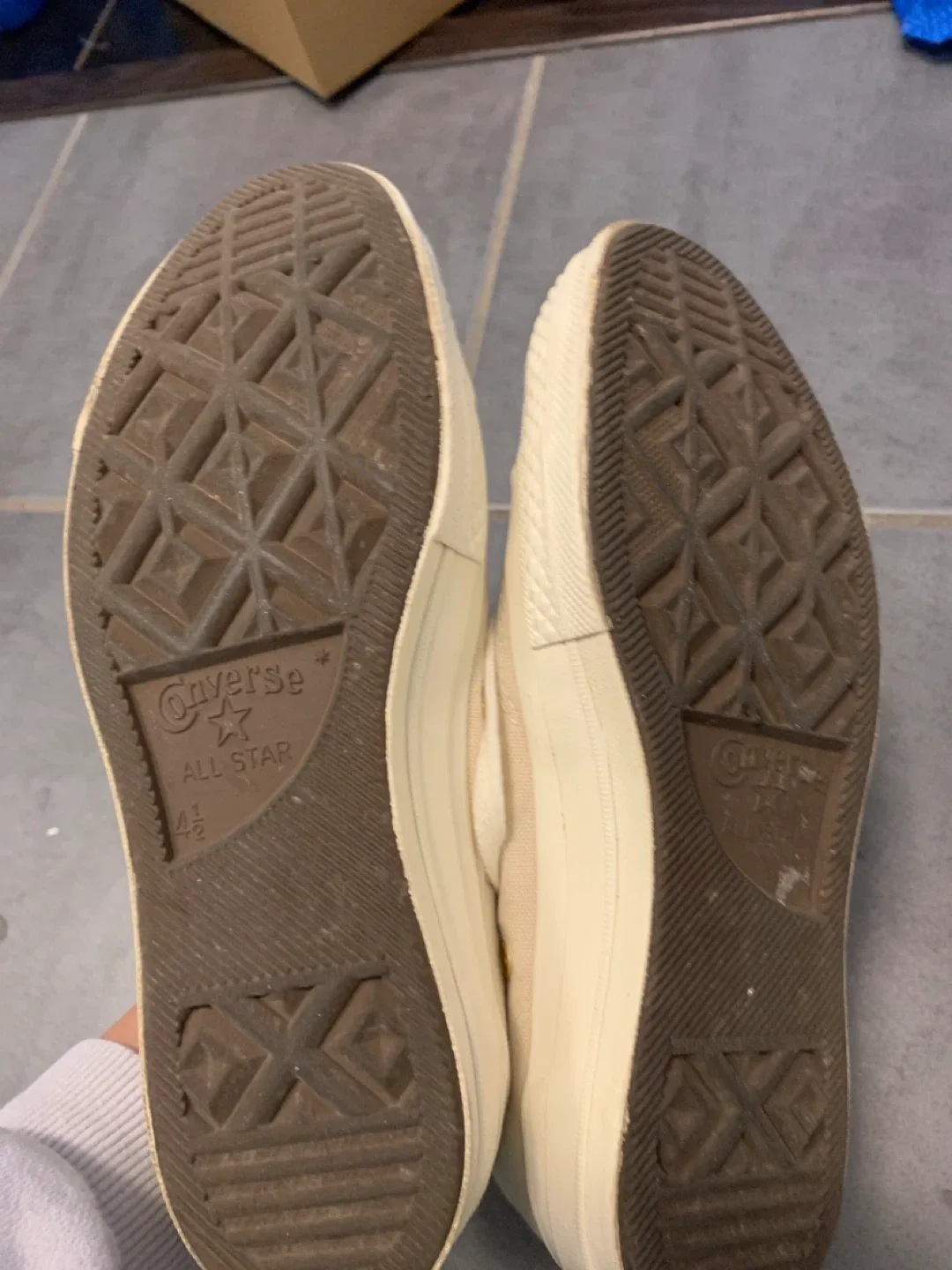 Converse Chuck Taylor All Star High Top, Size 4.5 image indicator(5)