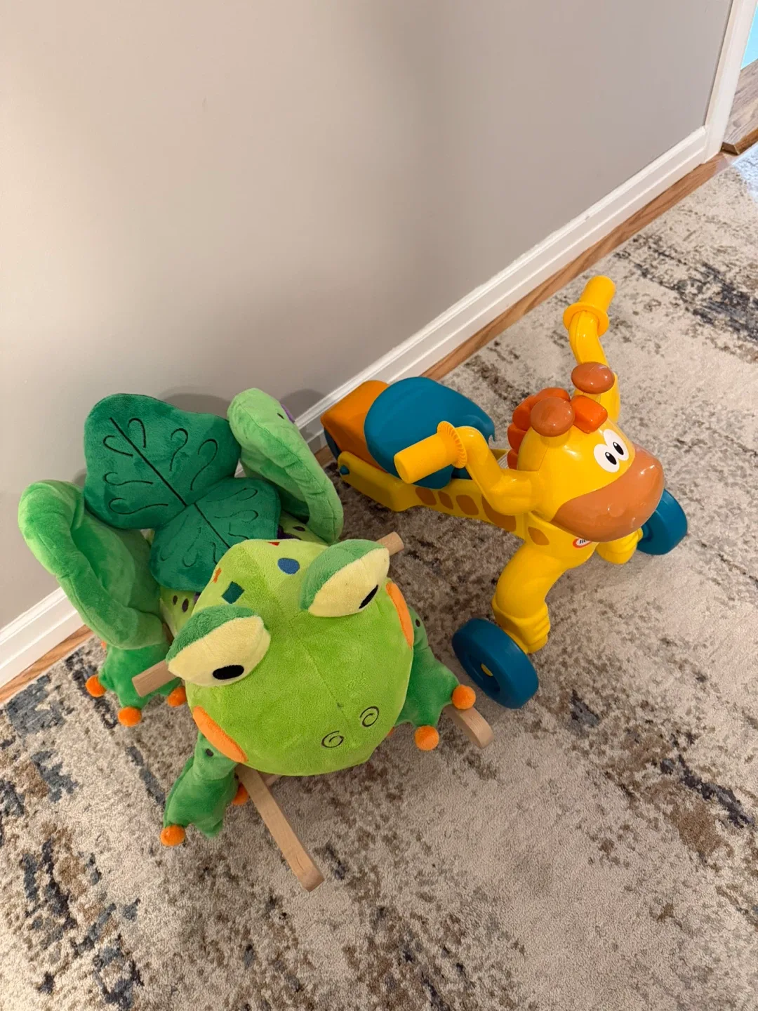 Little Tikes Giraffe Ride-On & Frog Rocker image indicator(2)