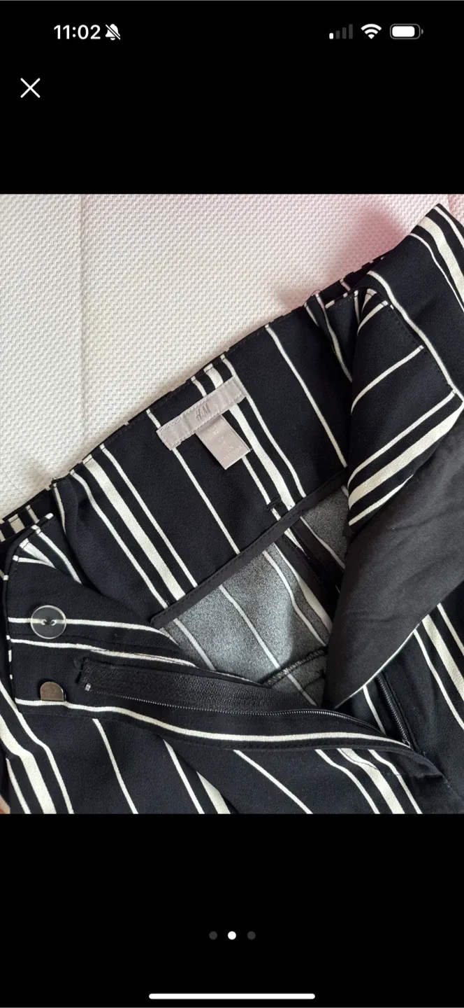 H&M Striped Wide Leg Pants - Size 32 image indicator(3)