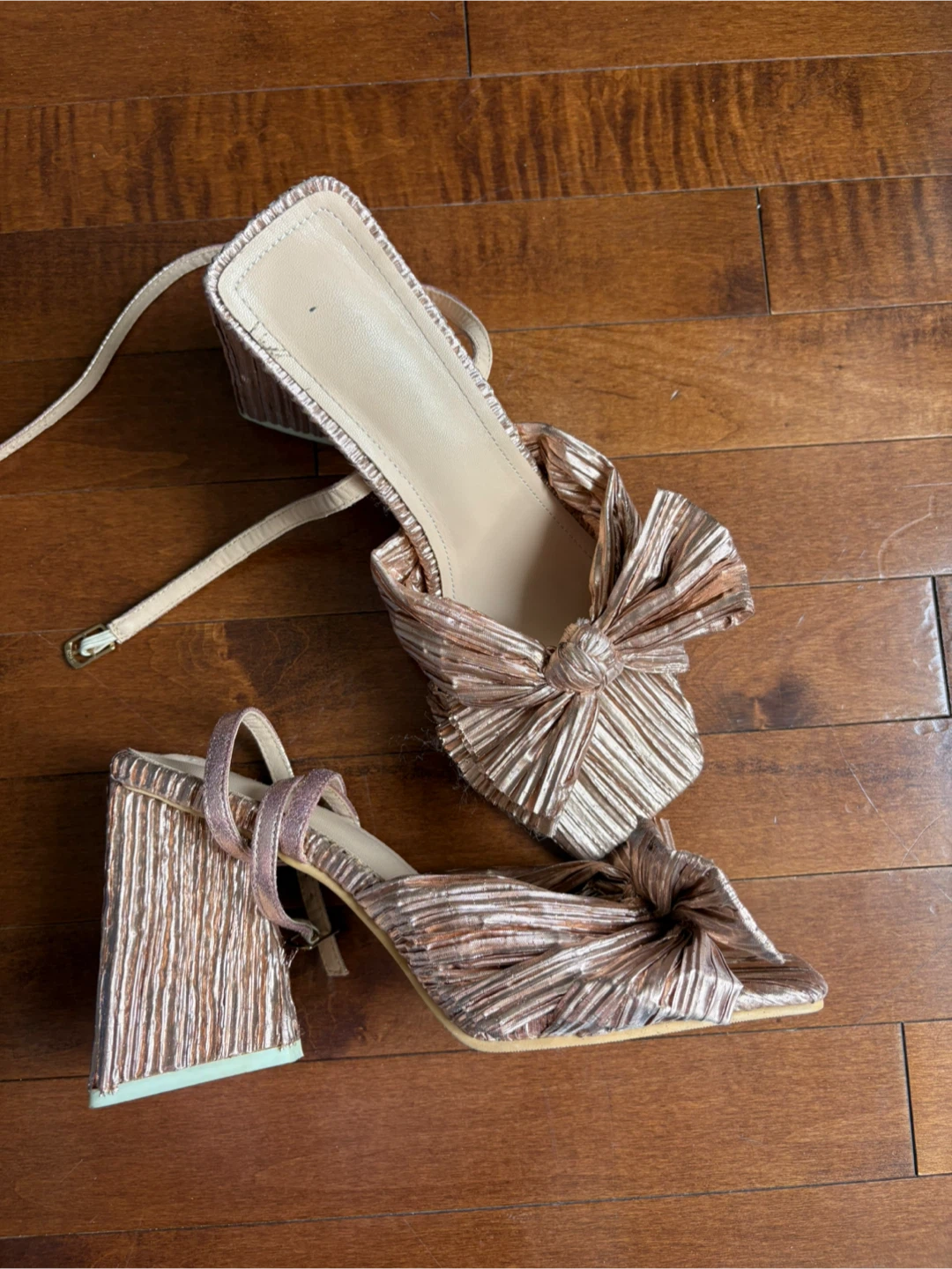 Rose Gold Bow Heels - Size 40 - photo 2