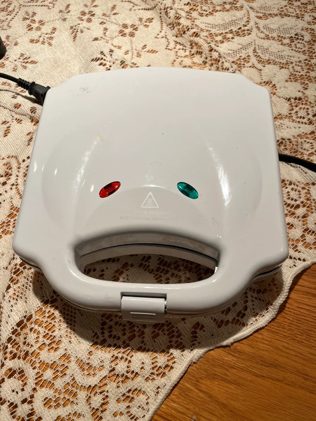 Cooks Essentials Waffle Maker image indicator(2)