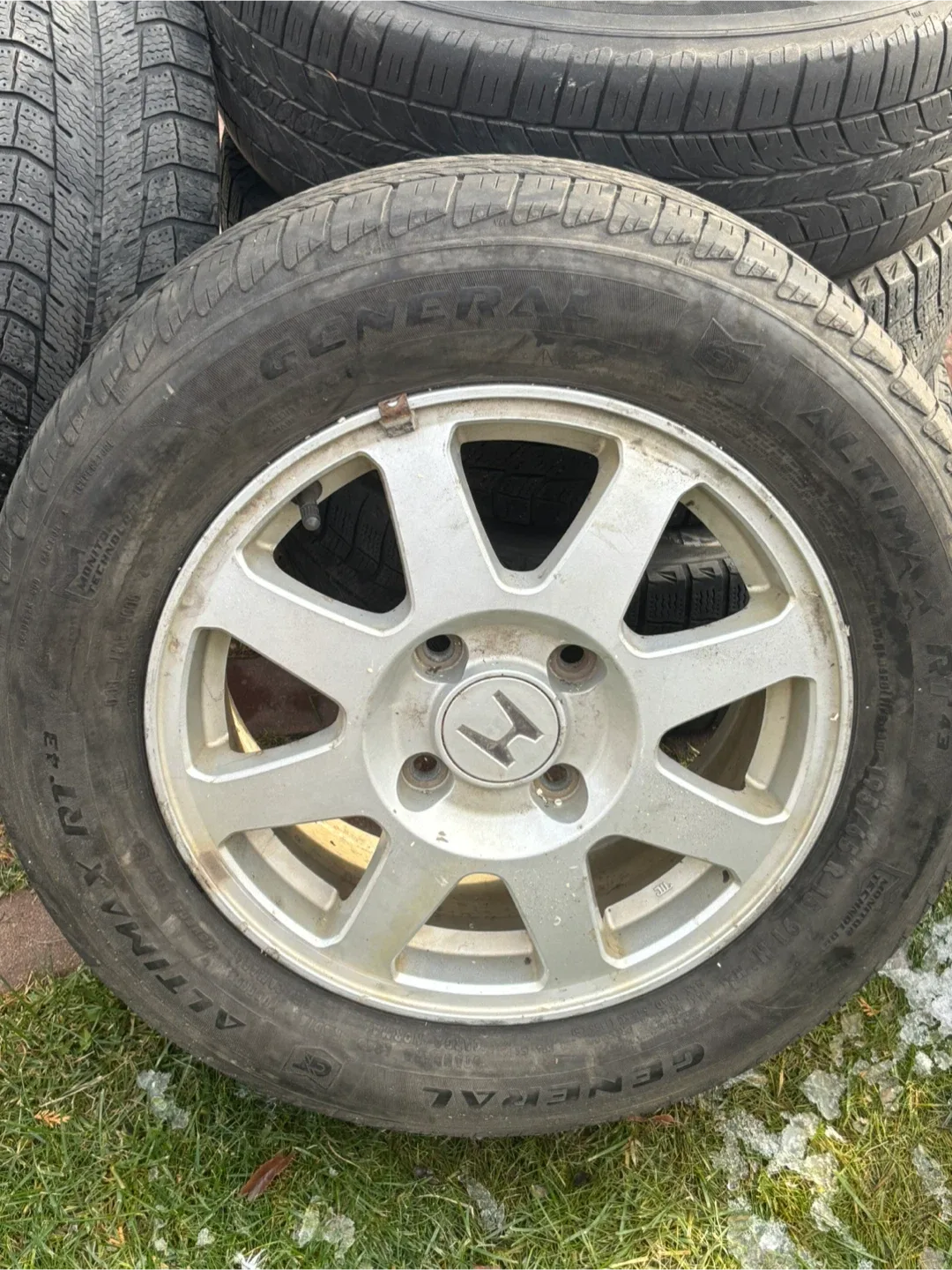 Set of 5: 195/65R15 Tires on Rims image indicator(4)