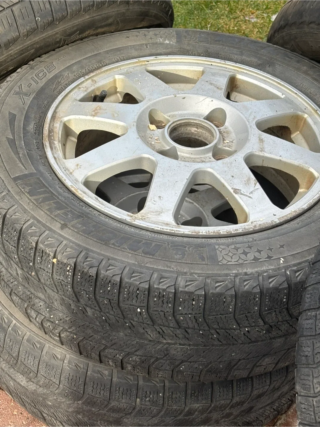 Set of 5: 195/65R15 Tires on Rims image indicator(2)