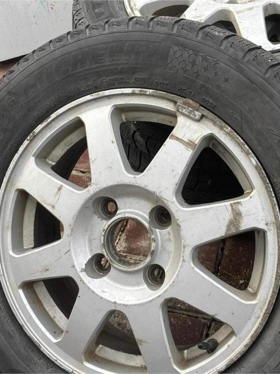 Set of 5: 195/65R15 Tires on Rims image indicator(3)