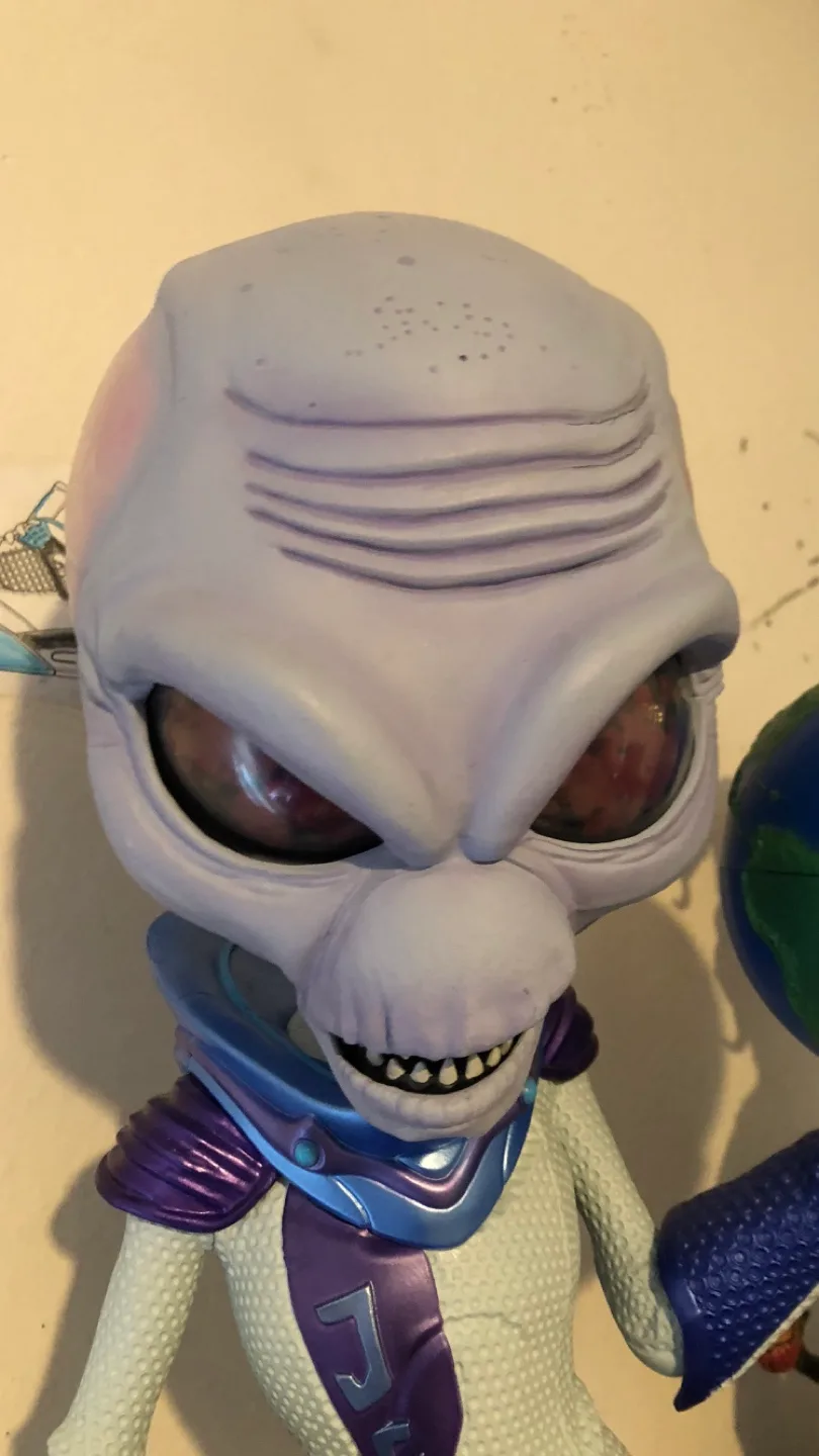 Destroy All Humans! Crypto-137 Figurine image indicator(2)