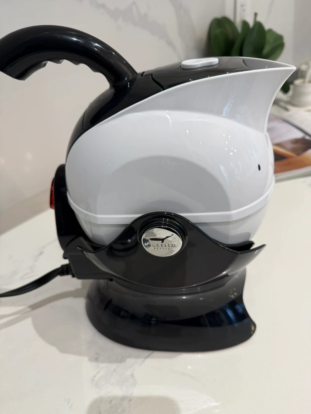 Uccello Kettle - White & Black