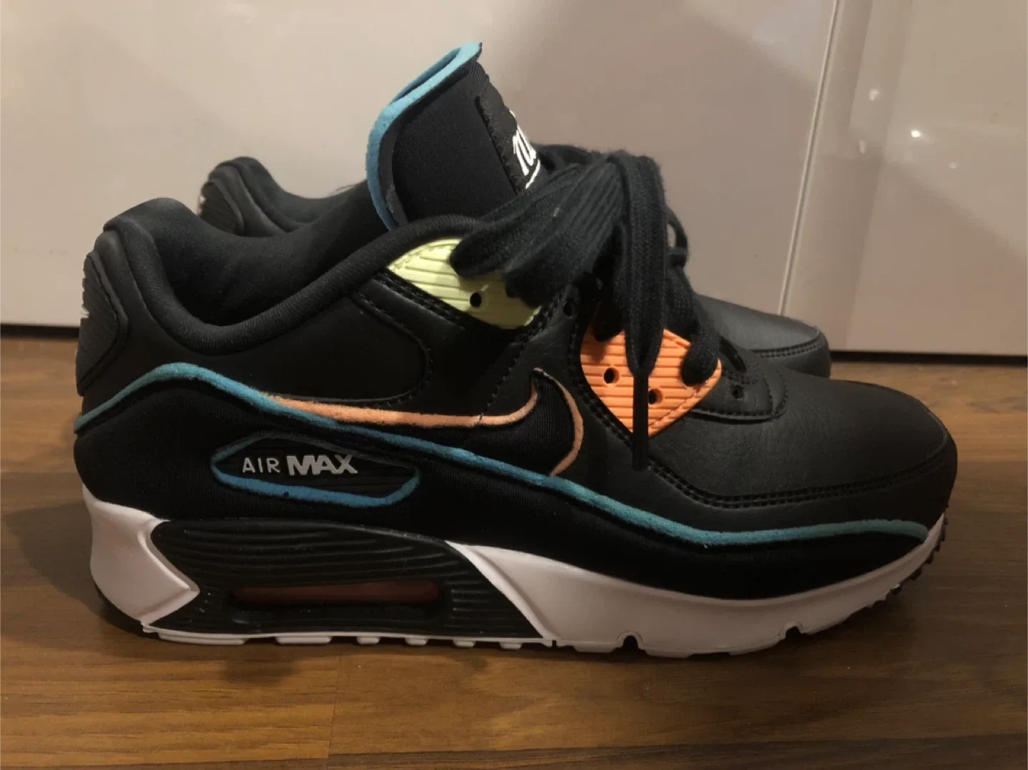 Nike Air Max - Size 3.5 Youth image indicator(3)