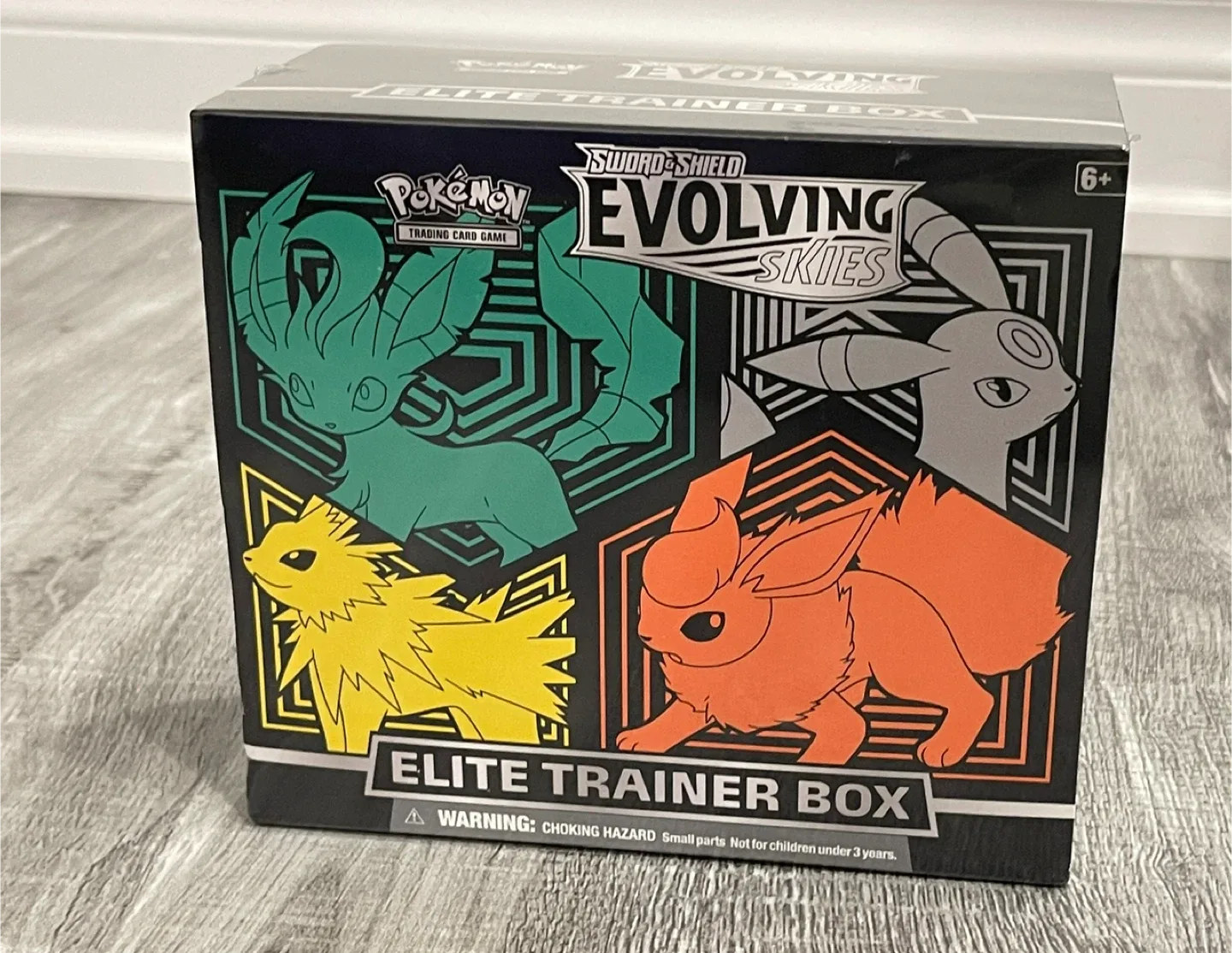 Evolving Skies Elite Trainer Box thumbnail