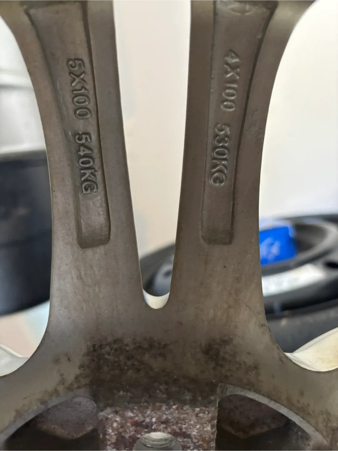 Set of Silver Alloy Wheels 225/60R17 image indicator(3)