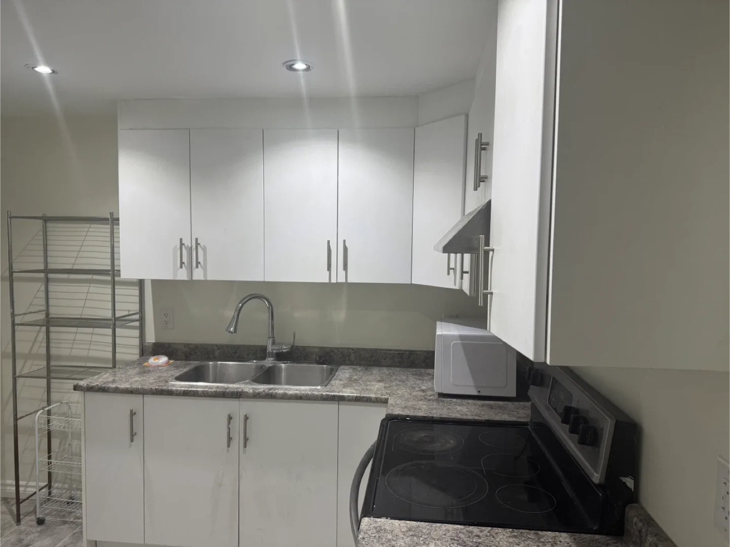 One bedroom basement for rent image indicator(5)