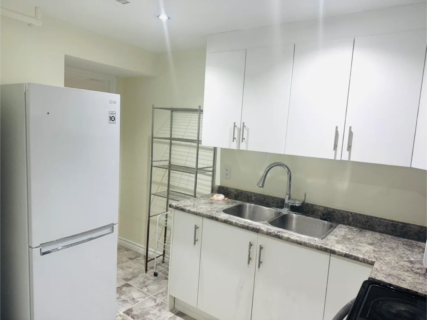 One bedroom basement for rent image indicator(2)