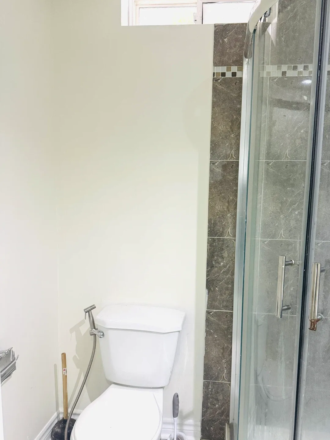 One bedroom basement for rent image indicator(3)