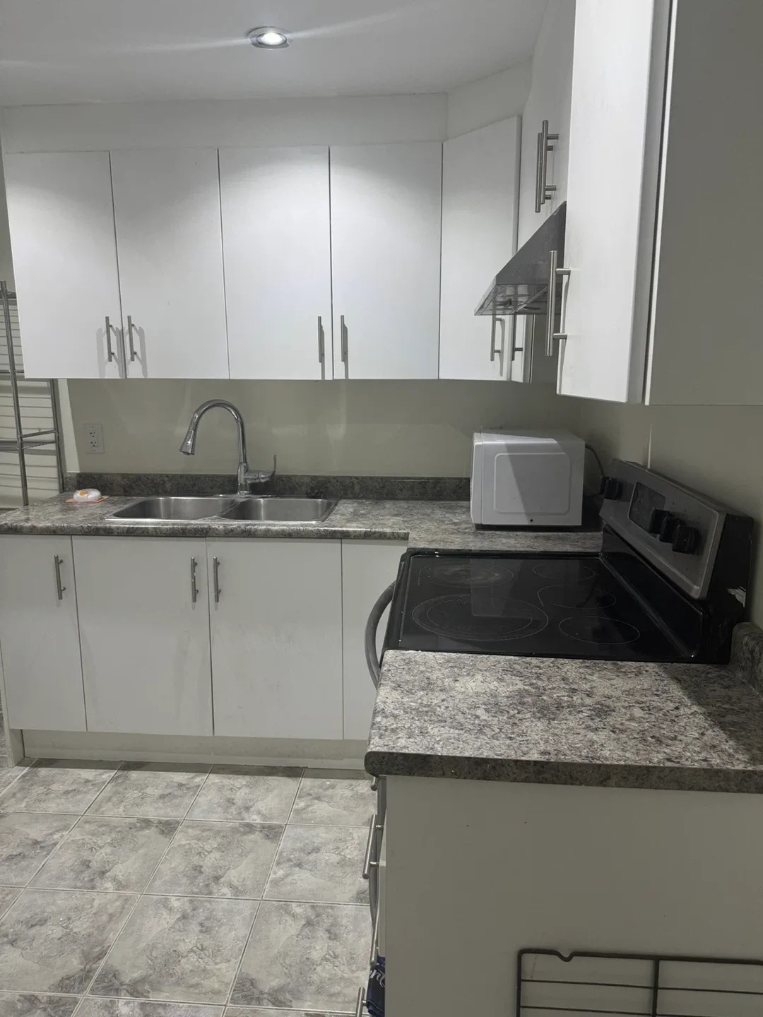 One bedroom basement for rent image indicator(6)