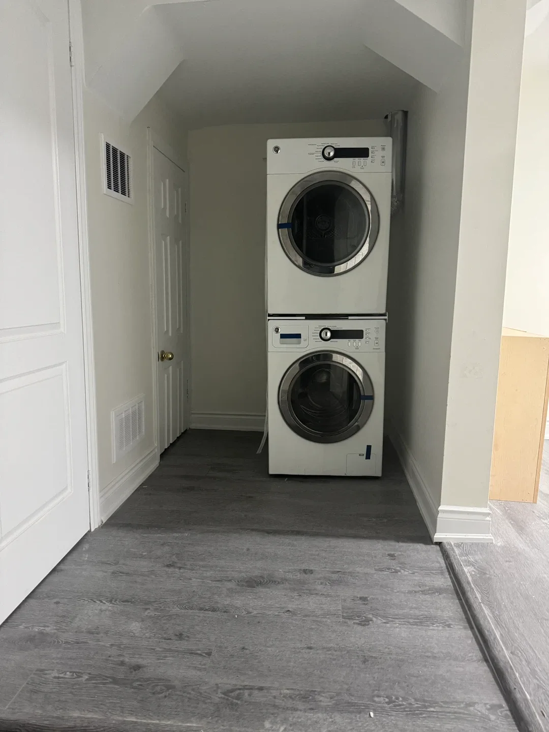 One bedroom basement for rent image indicator(7)