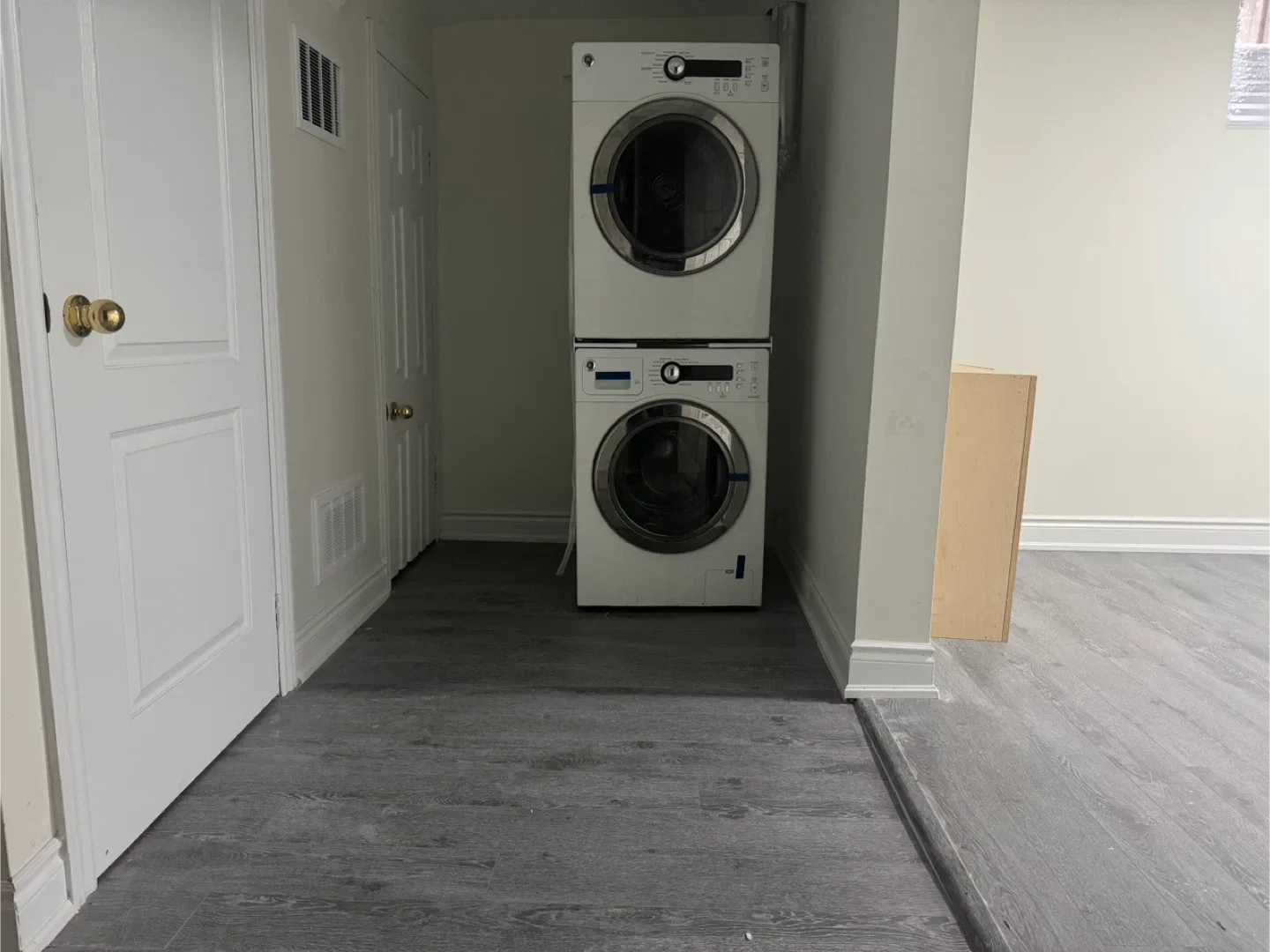 One bedroom basement for rent image indicator(8)