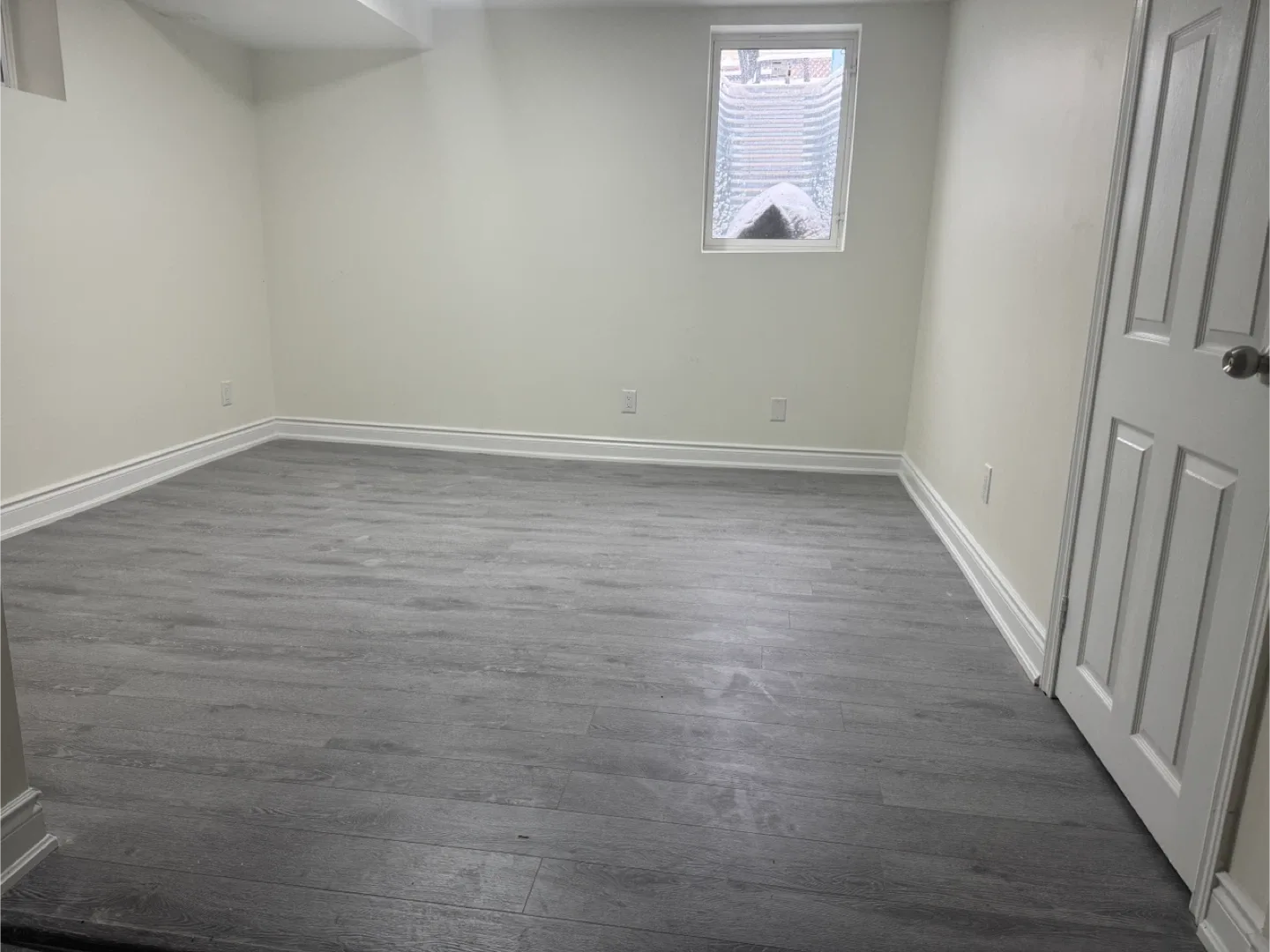 One bedroom basement for rent image indicator(9)