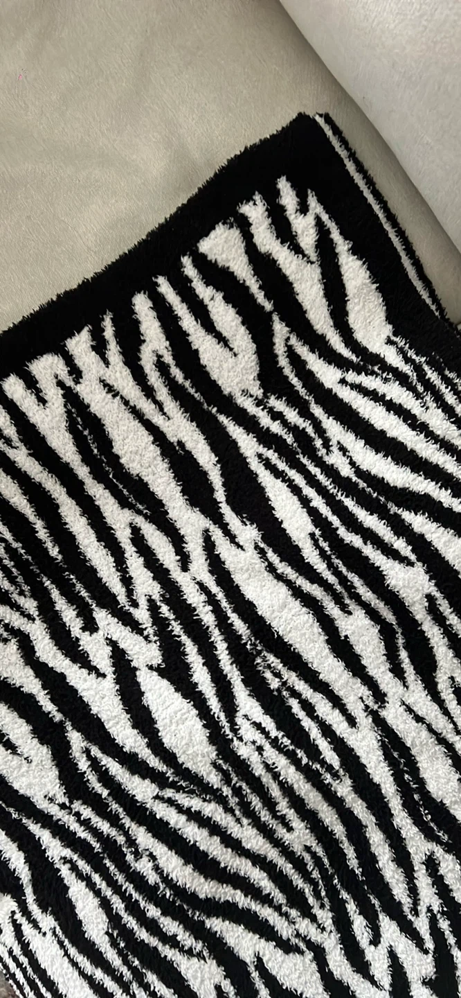 Barefoot Dreams CozyChic Zebra Blanket - photo 2