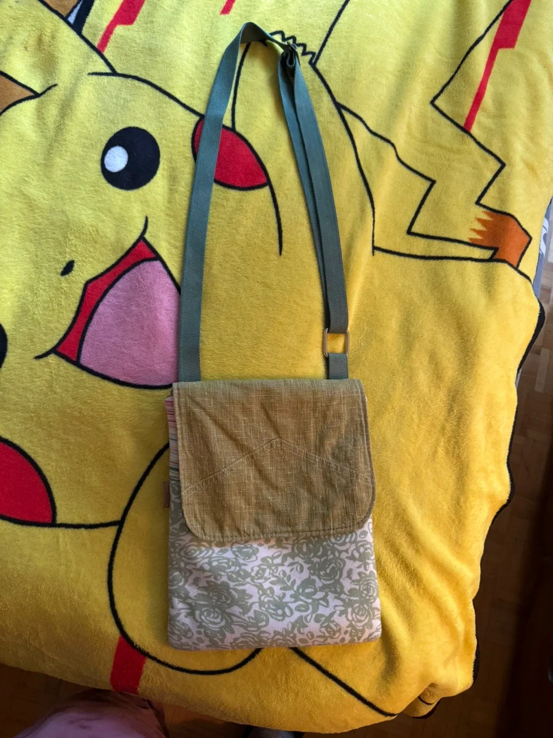 Handmade Green & Floral Crossbody Bag image indicator(3)