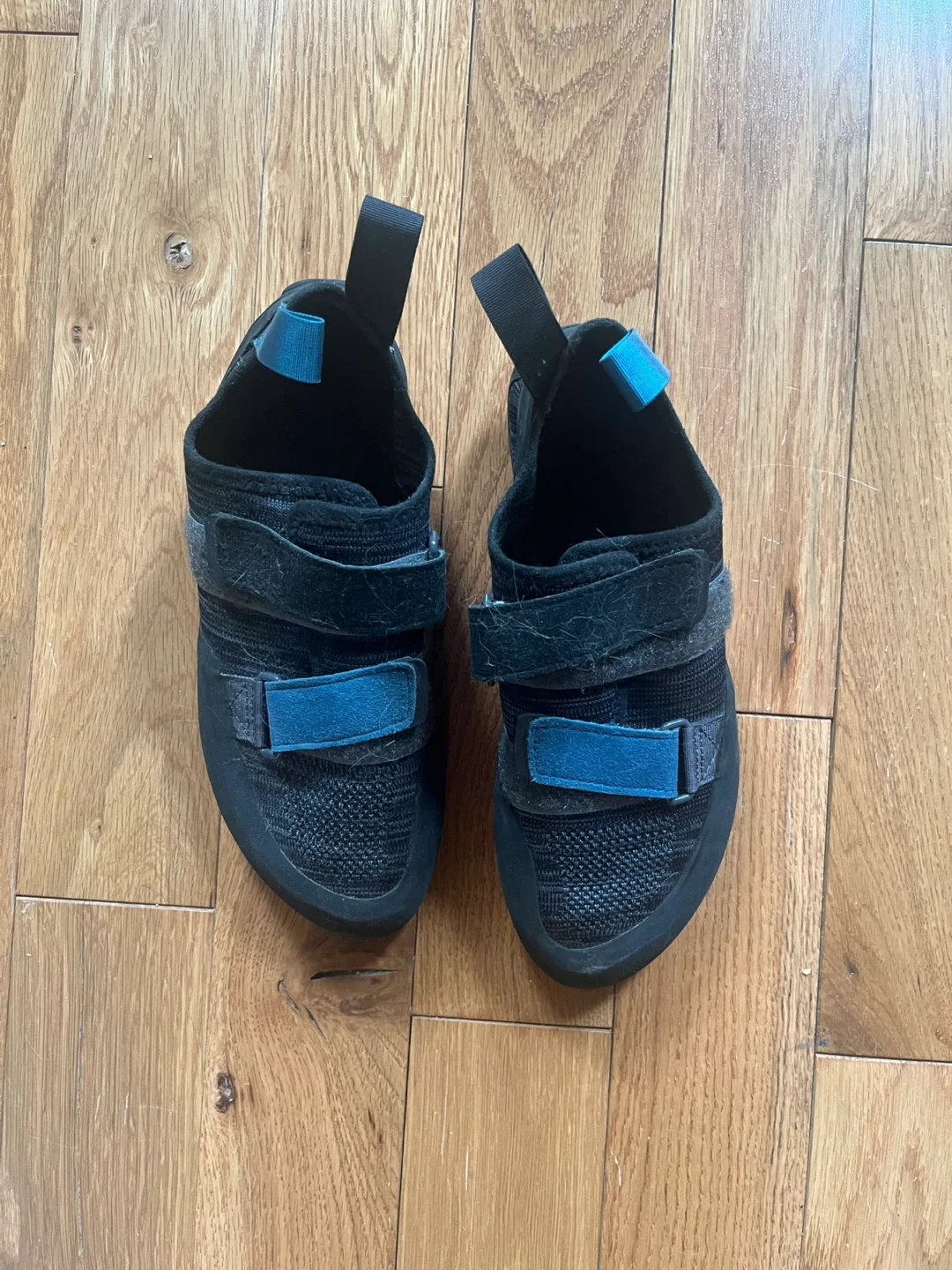 Black Climbing Shoes Size 8.5