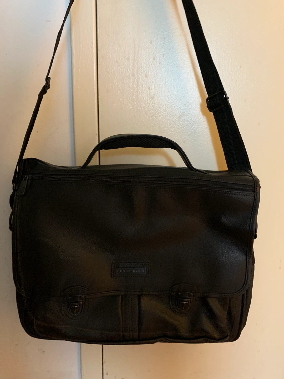 Perry Ellis Black Leather Messenger Bag - photo 2