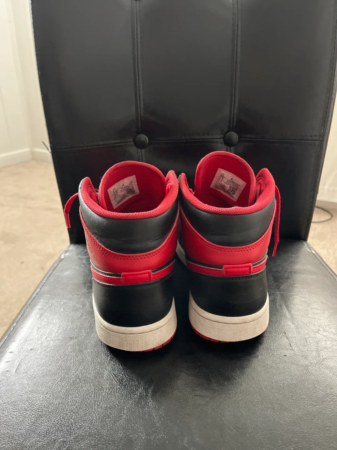 Air Jordan 1 Mid Black/Red, US 9.5 image indicator(3)