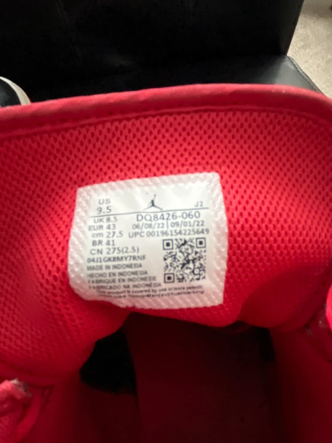 Air Jordan 1 Mid Black/Red, US 9.5 image indicator(5)