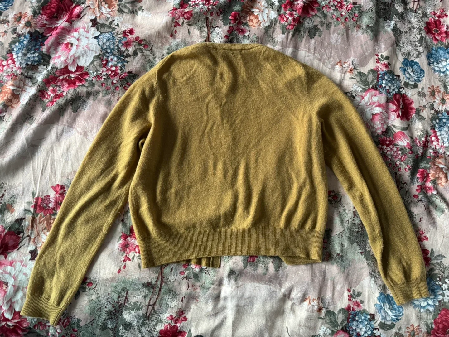 100% wool Zara cardigan image indicator(2)