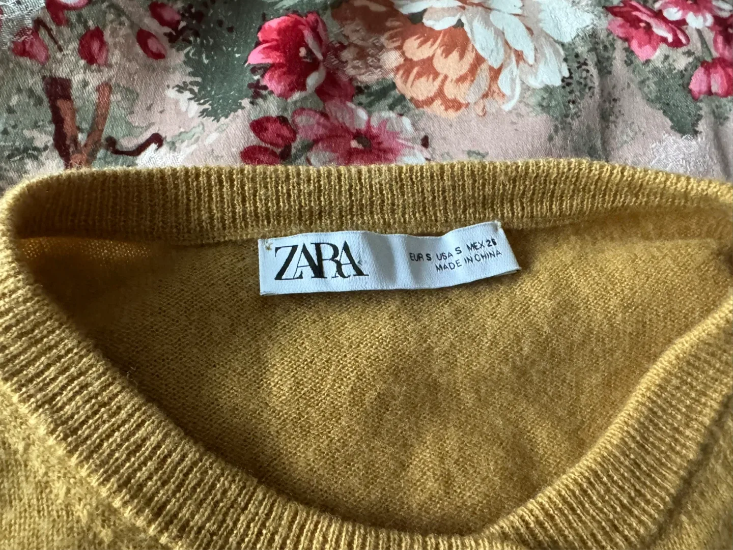 100% wool Zara cardigan image indicator(3)