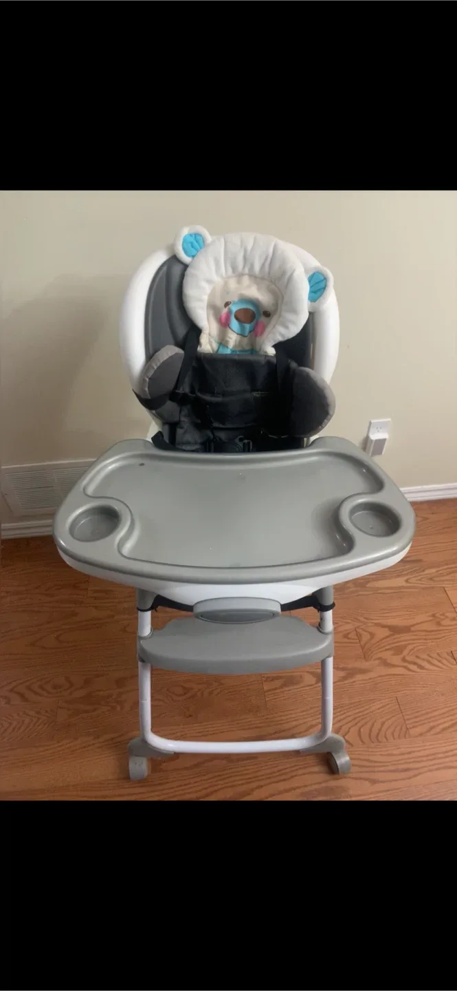 Baby Eating Feeding High Chair image indicator(6)