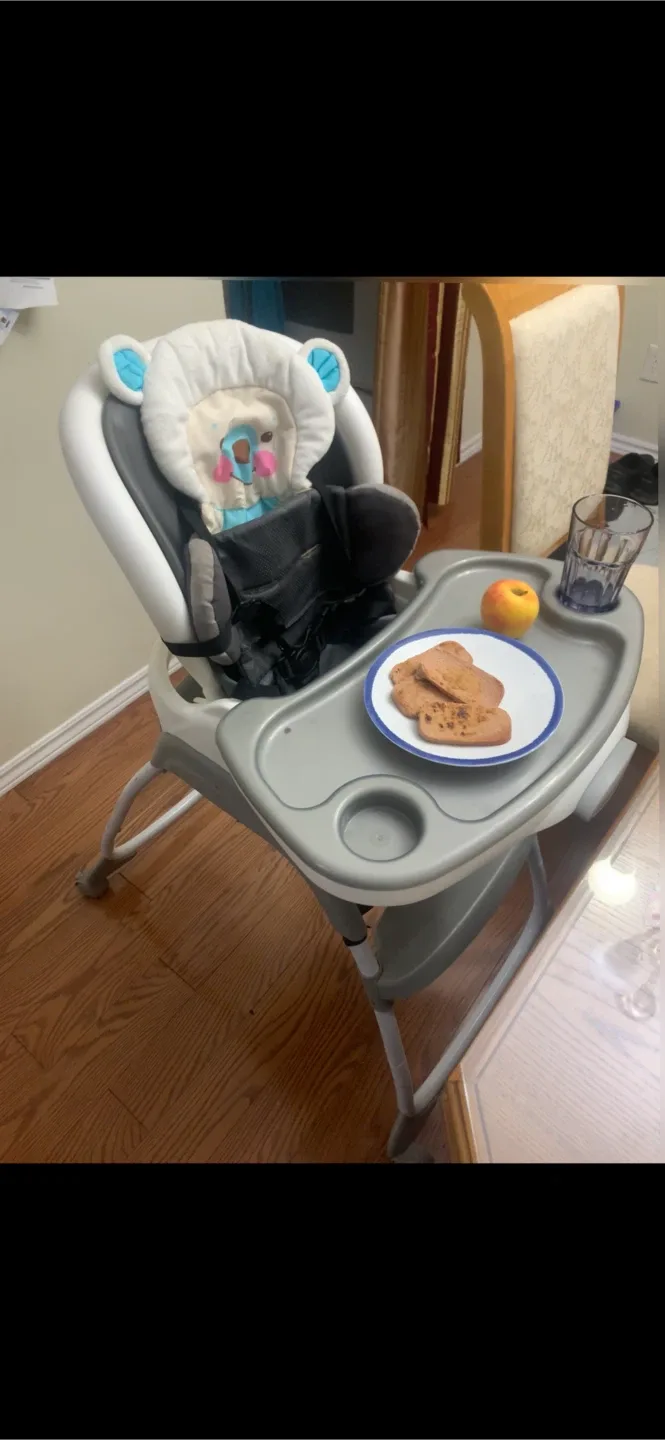 Baby Eating Feeding High Chair image indicator(3)