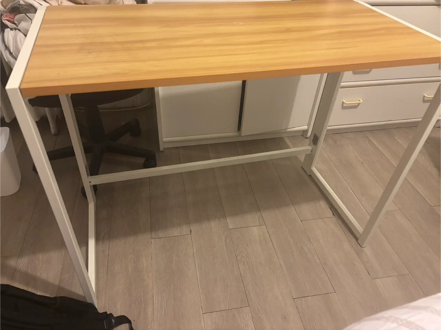 Wooden Top Desk with White Frame image indicator(3)