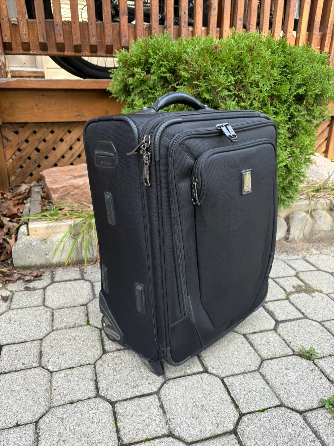 Travelpro Maxlite 5 carry-on suitcase image indicator(2)