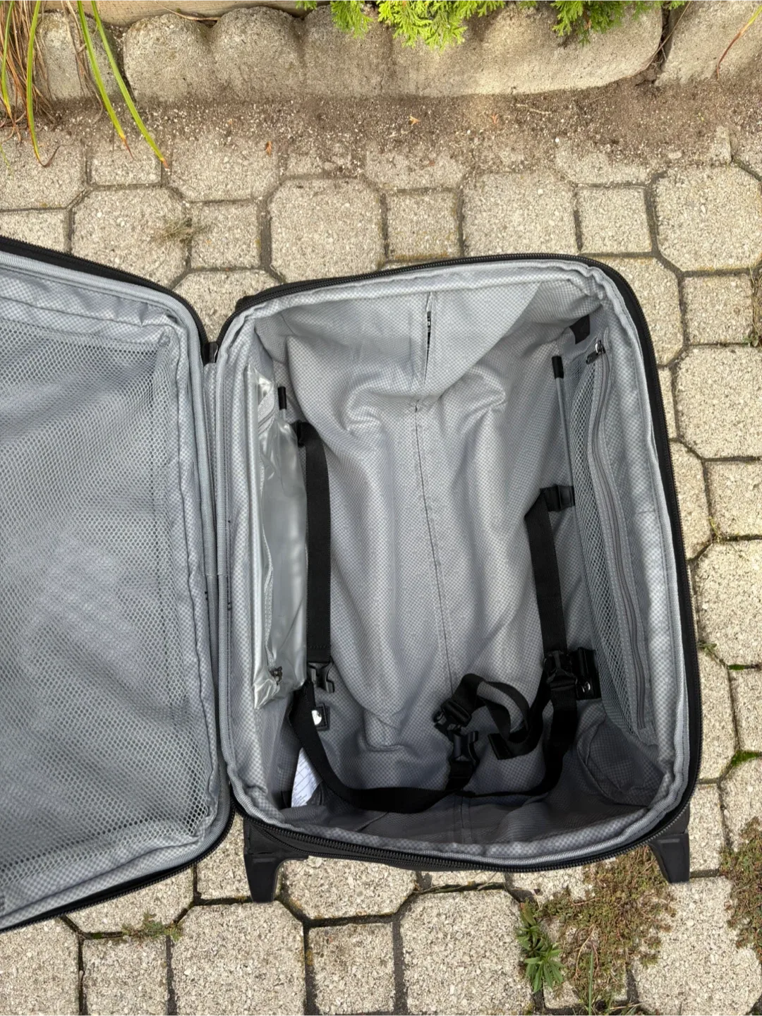 Travelpro Maxlite 5 carry-on suitcase image indicator(8)