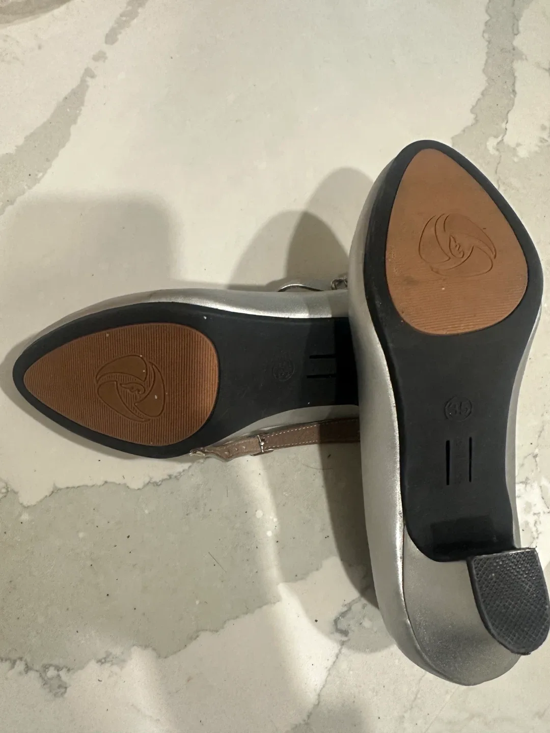 Silver dance shoes Heels - Size 35 image indicator(2)