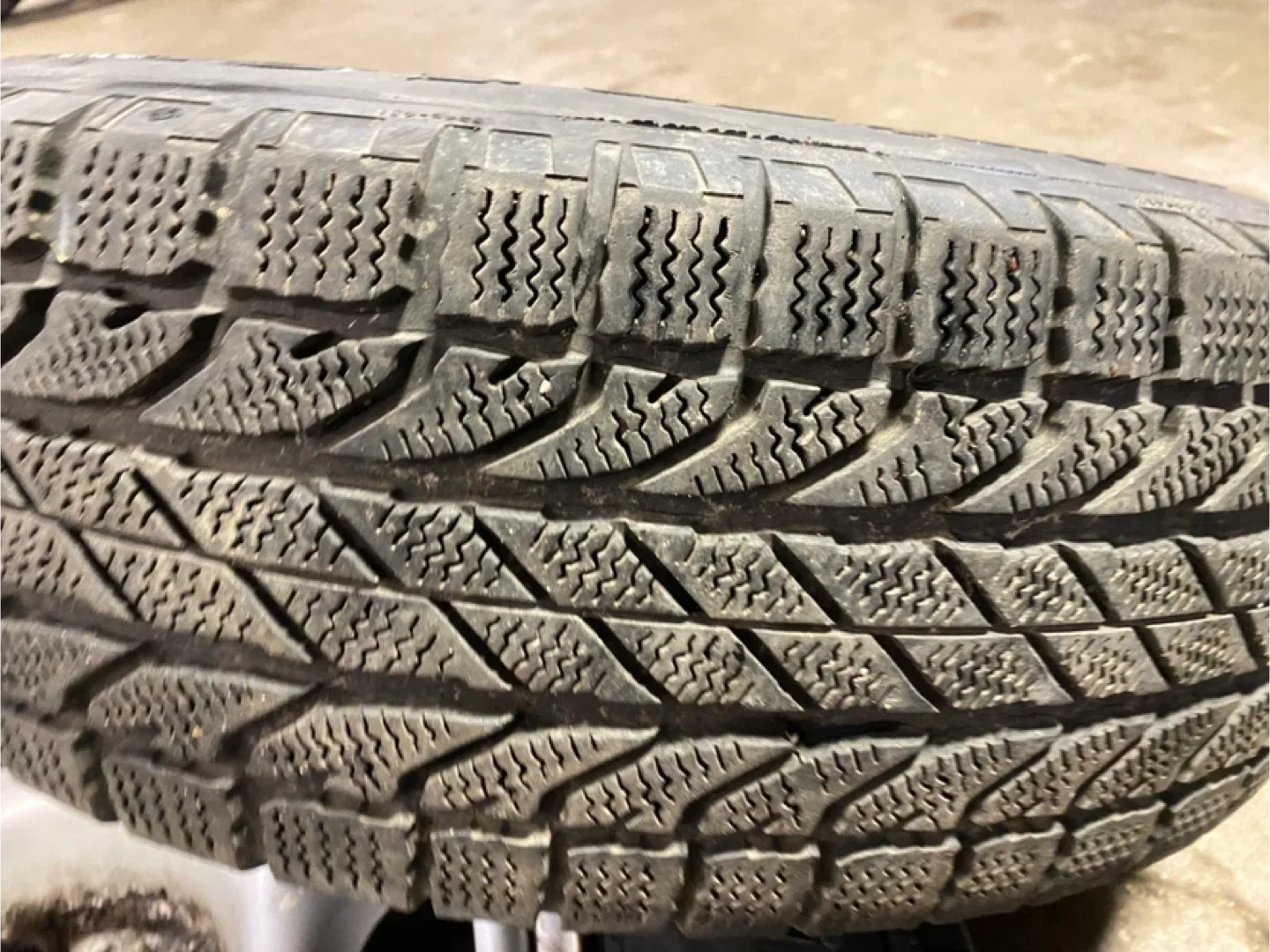 BFGoodrich Winter Slalom KSI 205/70R15 Tires image indicator(3)