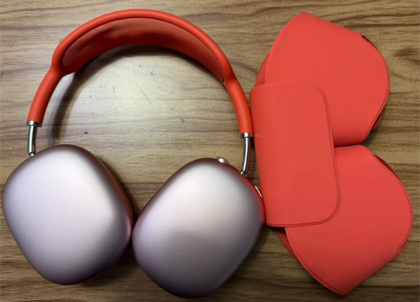 Apple AirPods Max 1st Gen Lightning port- Orange image indicator(2)